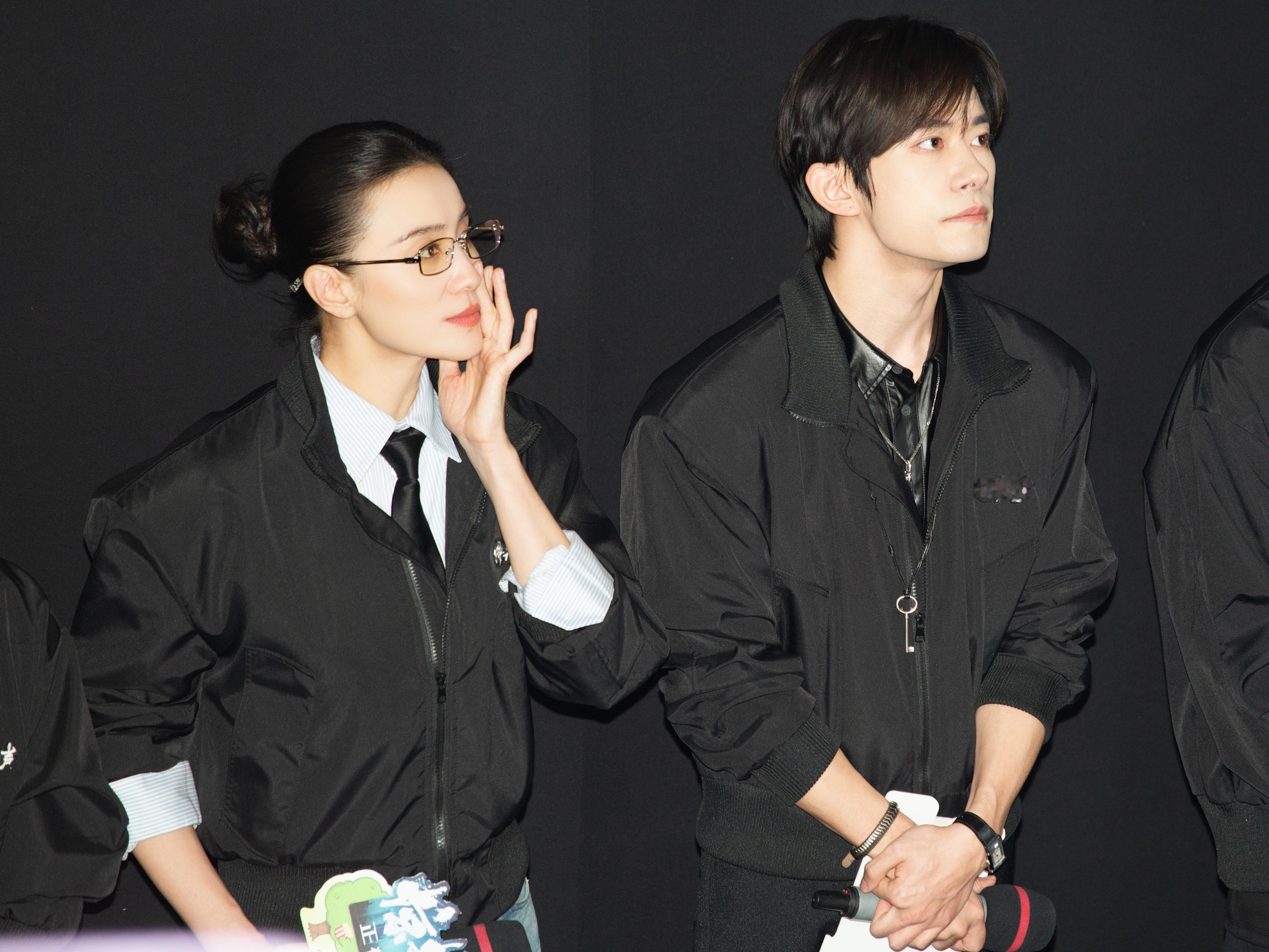 赵队和严队，昨天活动的站位安排对我的眼睛和镜头都很友好👮🏻♀️👮🏻♂️惊