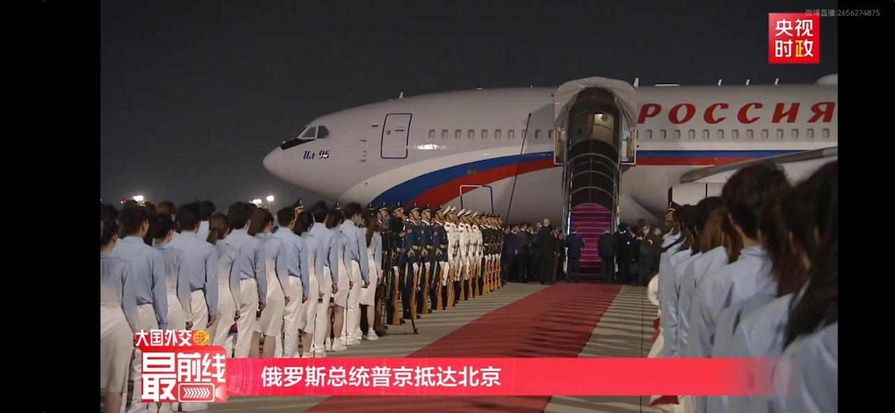 金毛：哇噻，这排面比我还强大嘛[吐血]……

呃，他们这是将半个内阁都带过来了…