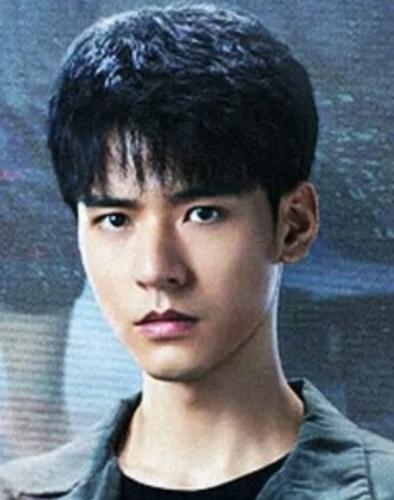 悬疑刑侦剧《风过留痕》由龚俊、姜武、孙怡领衔主演，有诸多看点。
这是国内首部以痕