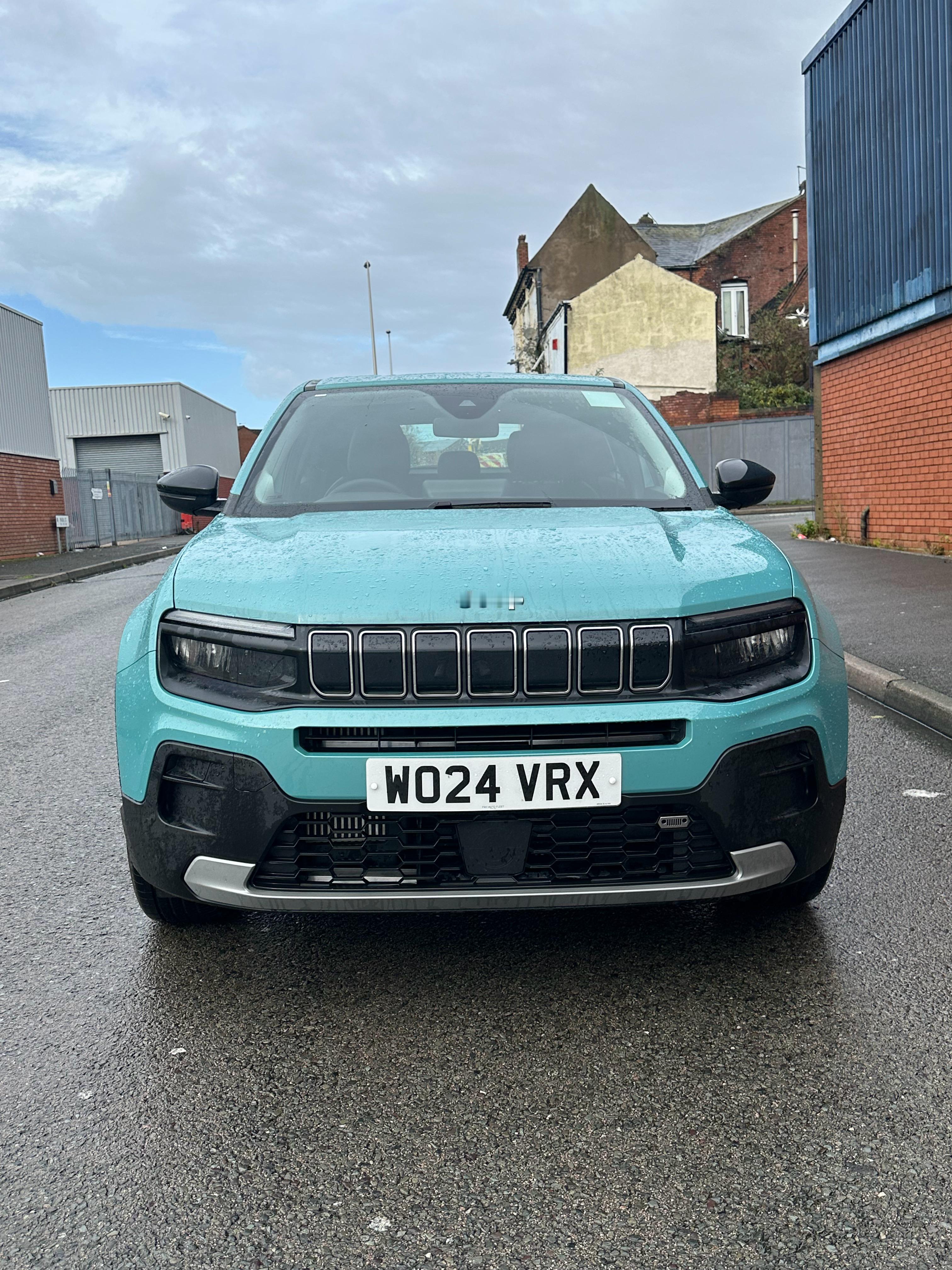 今天来开一个抽象车，2024年的全新手动挡Jeep Avenger，有什么想了解