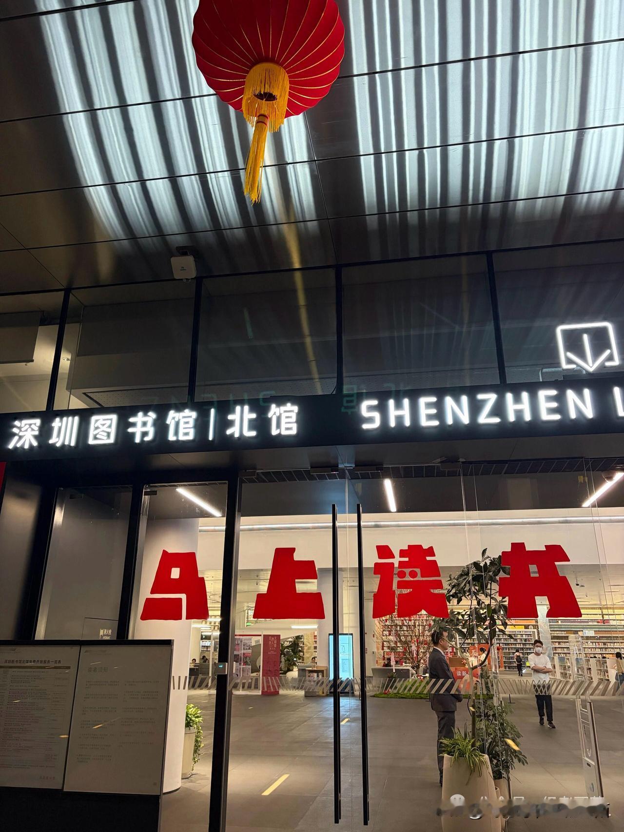 人在年轻的时候，过往的人生经历是一个个的勋章，特别是高光时刻，需要要别在胸前给别