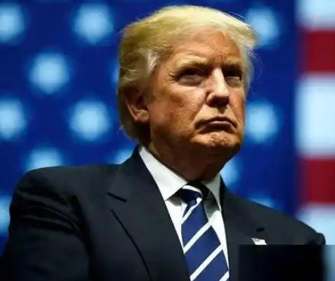 特朗普：“我不需要国际法，我不想伤害任何人，能限制我的只有我自己的道德。”
 