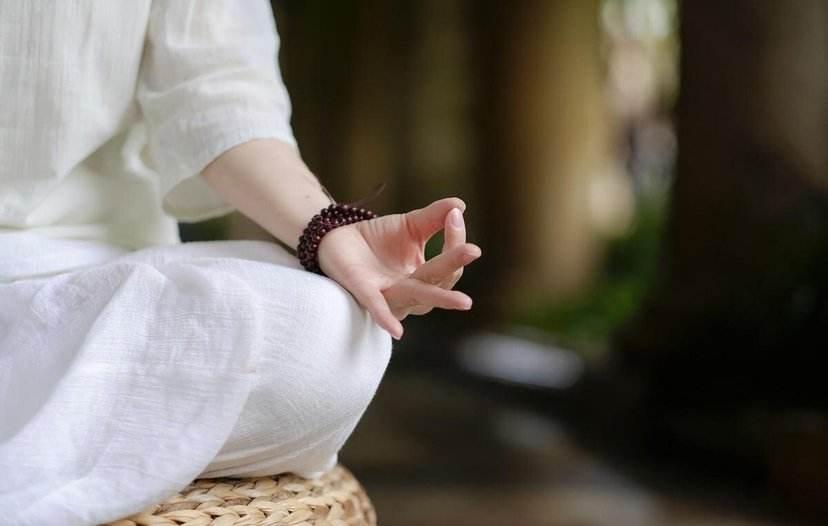 修行三年，口出狂言；再学三年，不敢妄言；又学三年，沉默寡言；再过三年，无需多言；