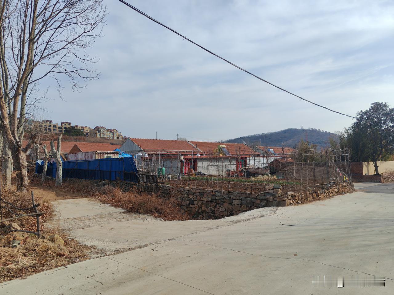 即墨方言里的生僻字：场闦

场闦：闦，读音问，外门内丰，本意是殷实富户，简化字已