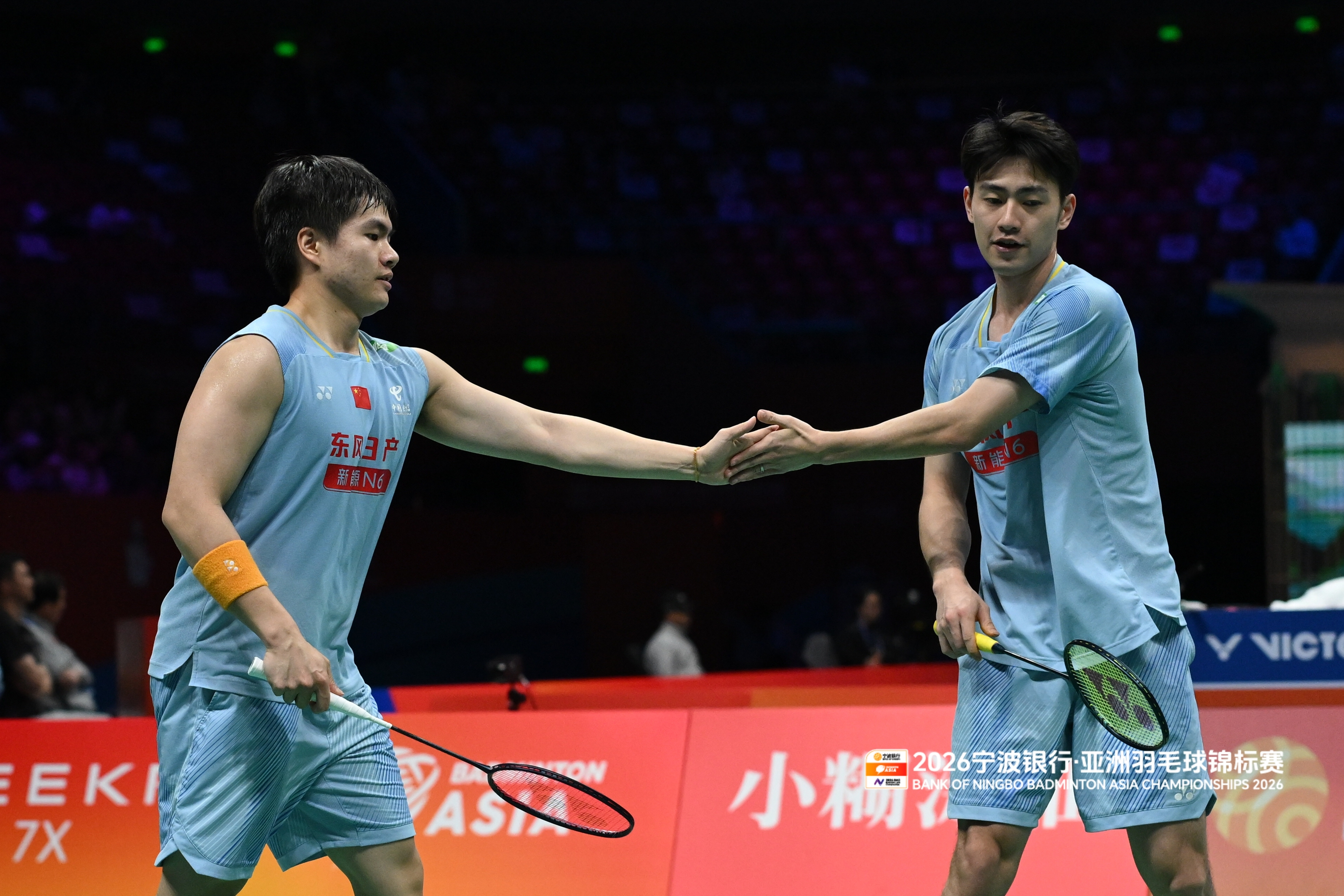 梁王逆转晋级亚锦赛8强梁伟铿/王昶🇨🇳 15-21、21-15、21-14 