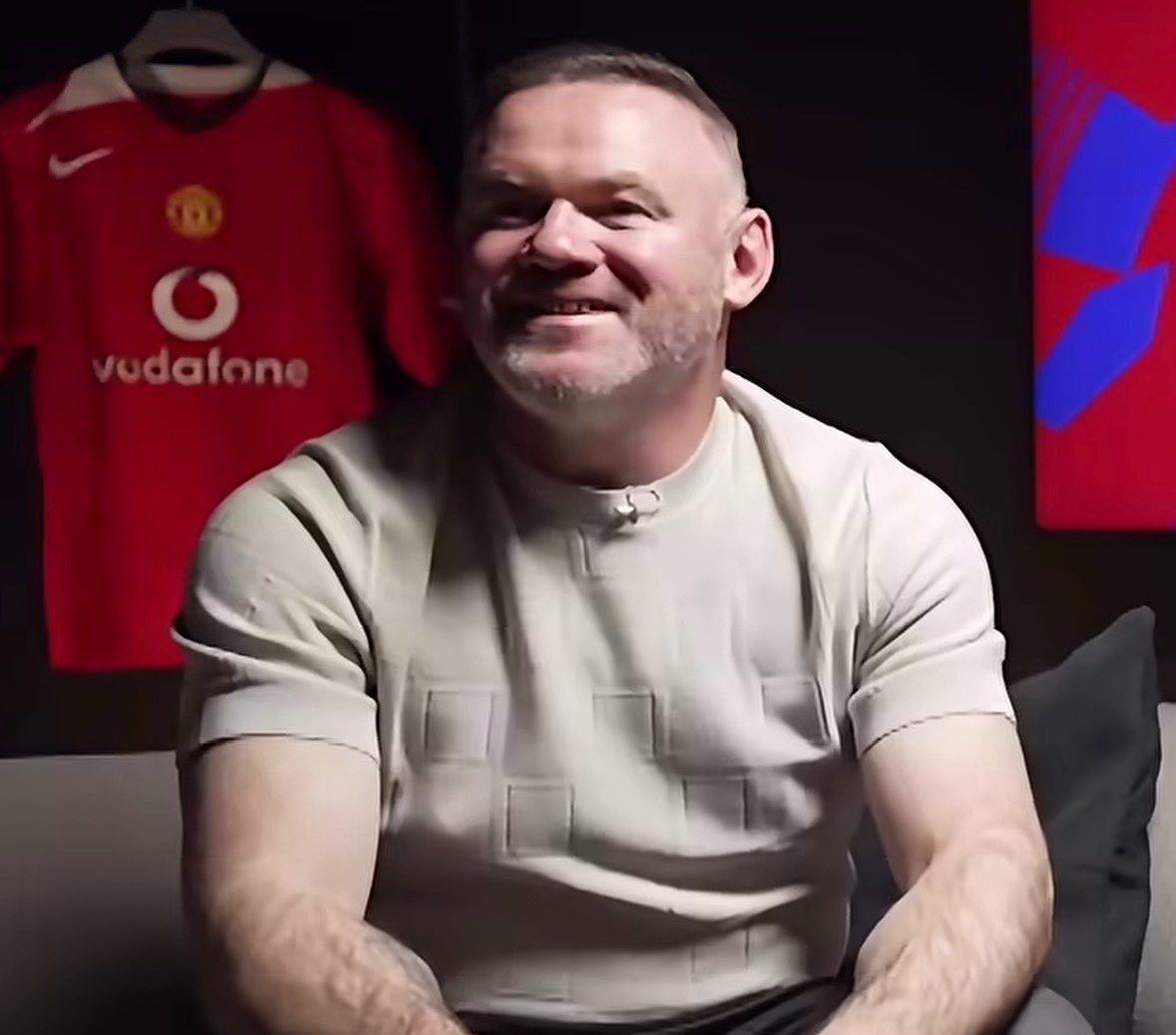 鲁尼：我认为你会赢得（PFA赛季最佳球员奖），你应该赢得它。布鲁诺·费尔南德斯：