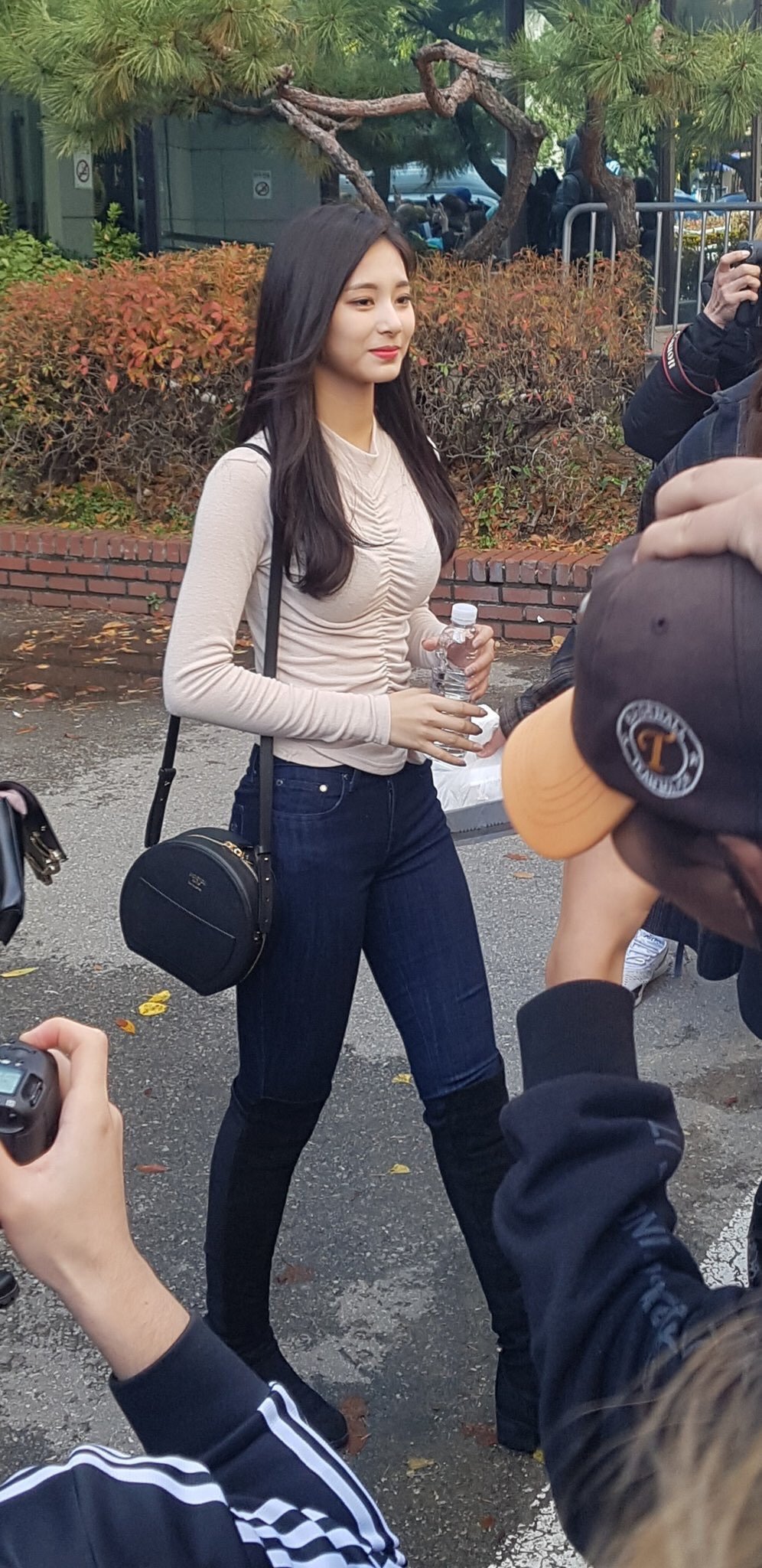 【1091号来信】都只记得红伞上班路，其实脱下西装外套也很惊艳[开学季] ​​​