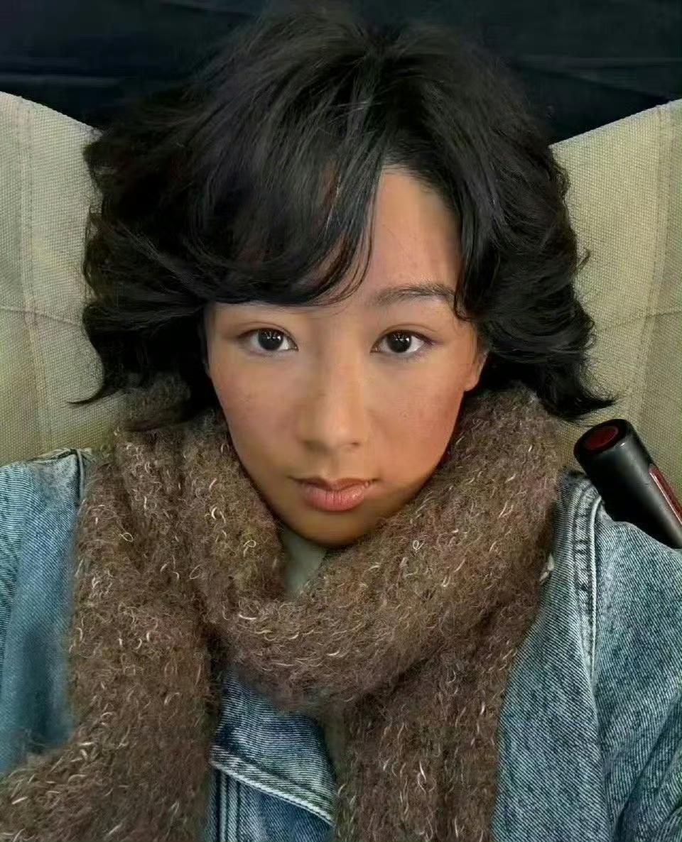 《生命树》播出后，备受争议。

除了杨紫的脸看着违和外，

就是她到底有没有戴美