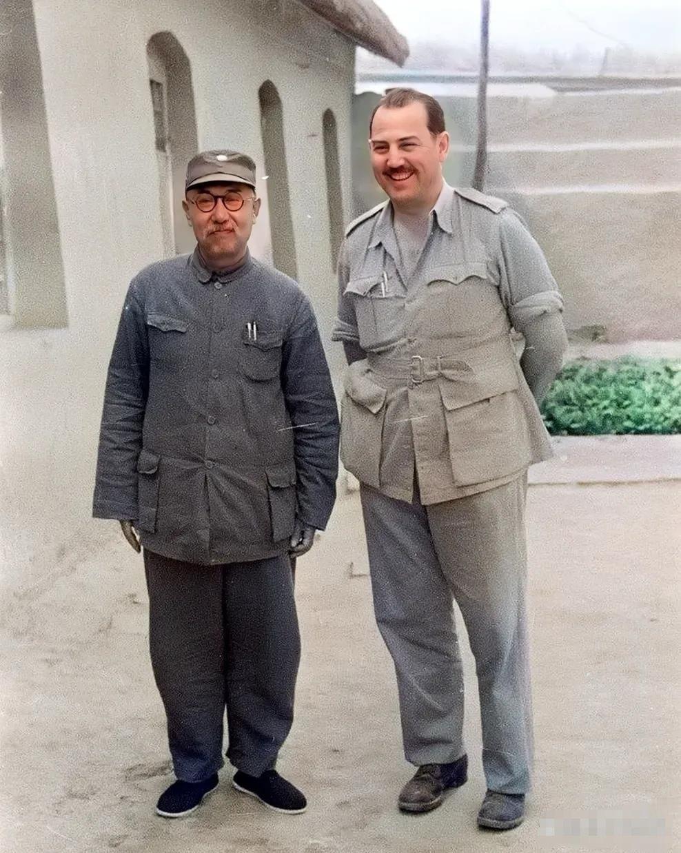 晴雨风说史[超话]晴雨风说史这是阎老西真实的相貌，1944年他在山西临汾，与美国