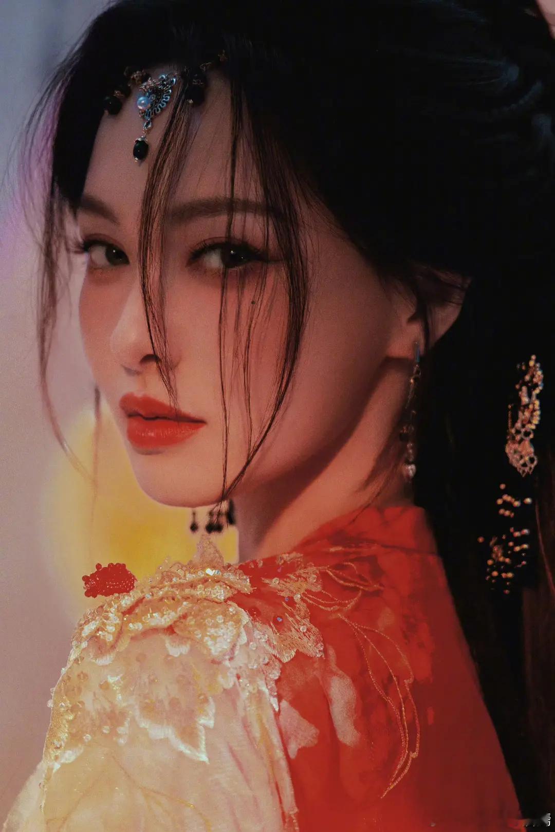 妈呀 唐嫣端午营业图！美得好震撼 