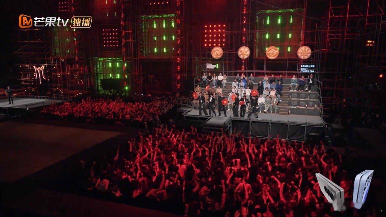 #石凯部落拉票秀集体梁龙化#手拉手，放声唱，这就是石凯部落的力量！这不是一场简单