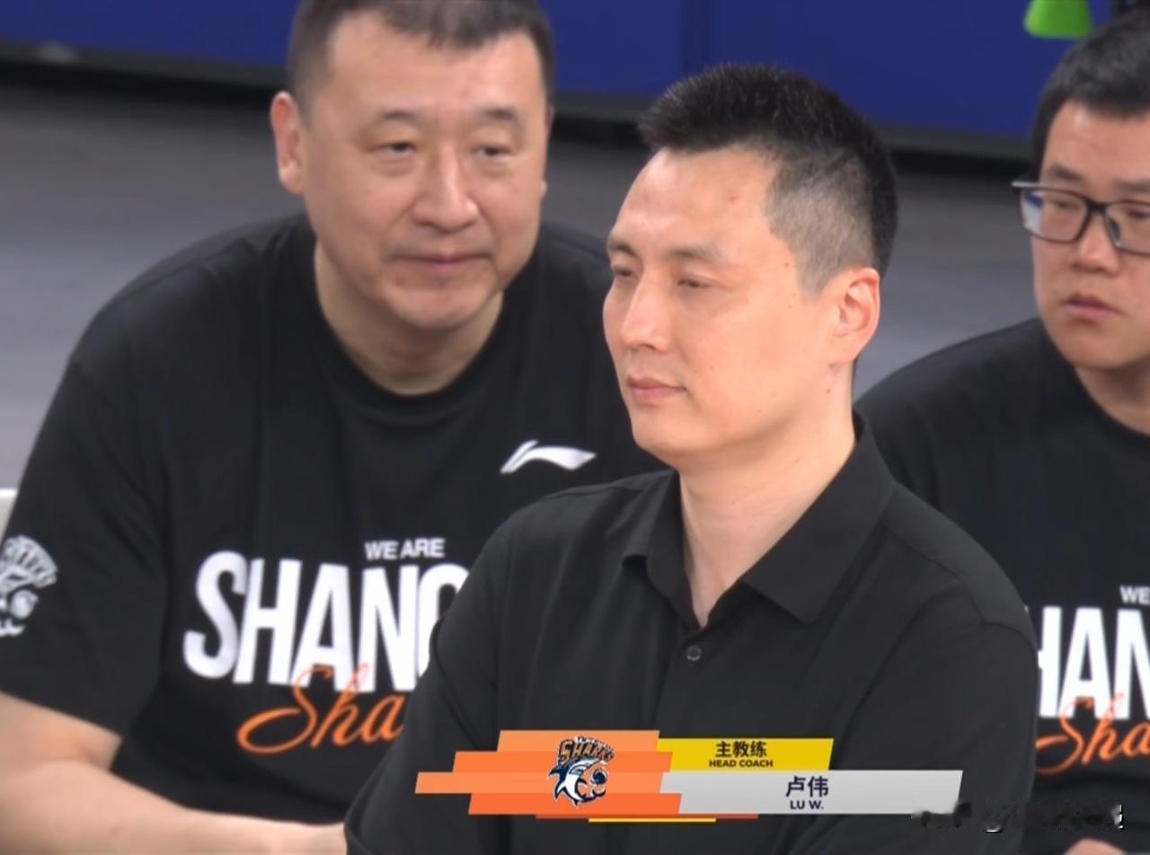 CBA季后赛半决赛北京北汽客胜上海久事扳平大比分。上一场北京北汽前三节挖下大坑，