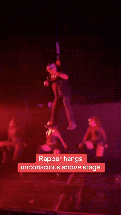 73岁外国大爷赚钱不要命：演出时差点被吊死，不玩命就被斩杀？17日晚上，美国芝加