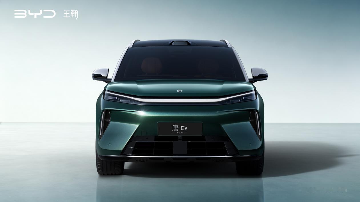 成都车展上，比亚迪亮相了重磅大五座旗舰SUV——第三代唐，有30项同级第一的功能