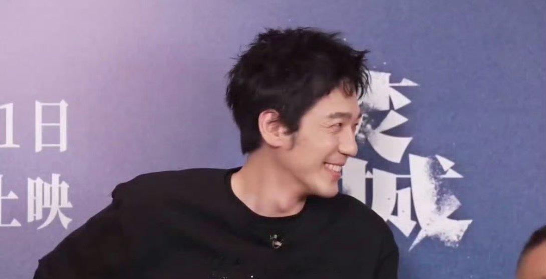 #白宇说粤语##白宇拍完焚城粤语全忘了# 说实话有点像我原来读书的时候了，考试之