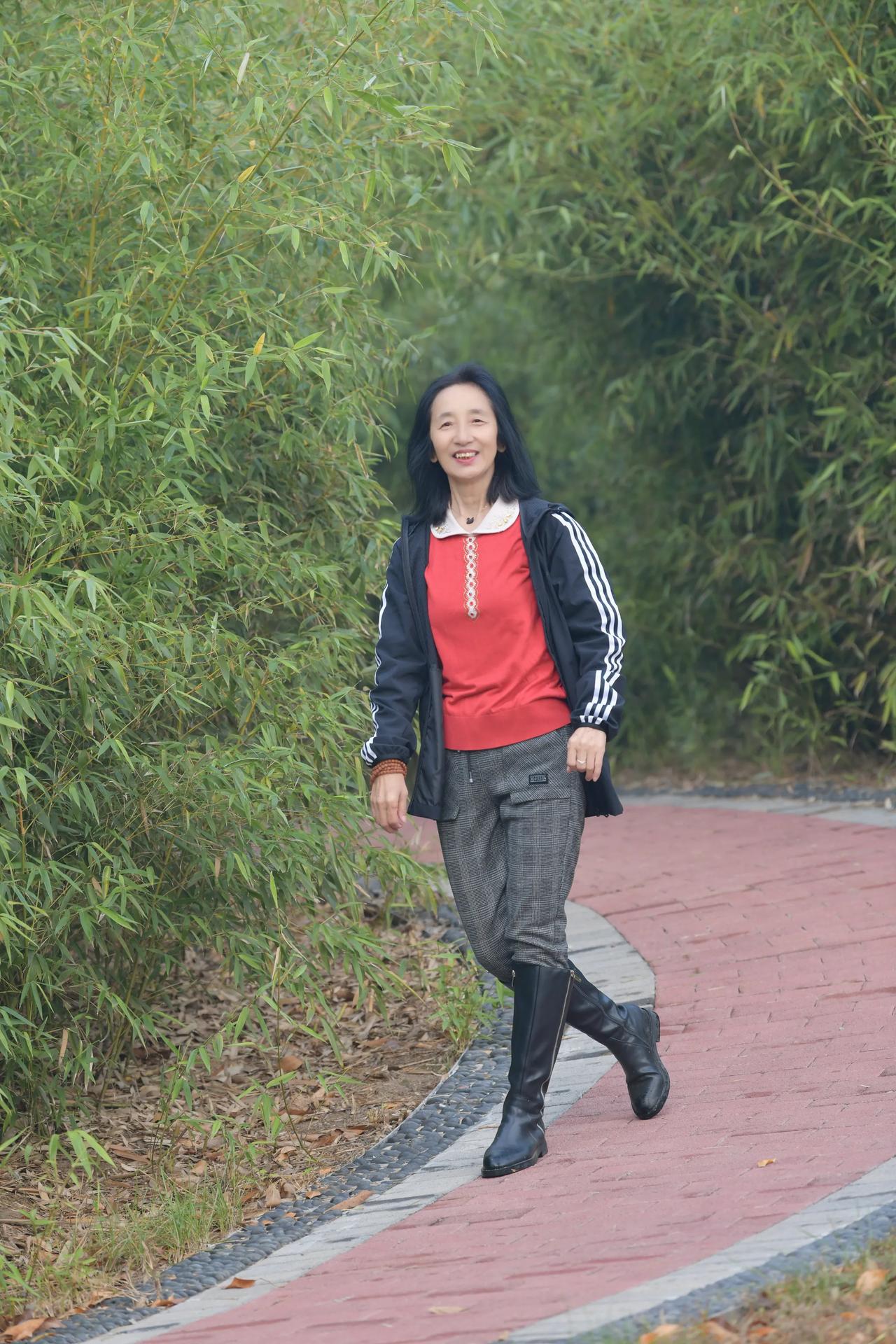 #你最喜欢的一张公园景色照片# 健康快乐每一天。#公园内走走# #公园小憩随手拍