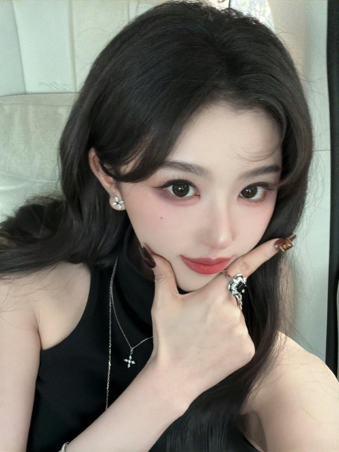 孔雪儿公主上班营业照孔雪儿扫楼自拍照 昭阳公主上班啦 