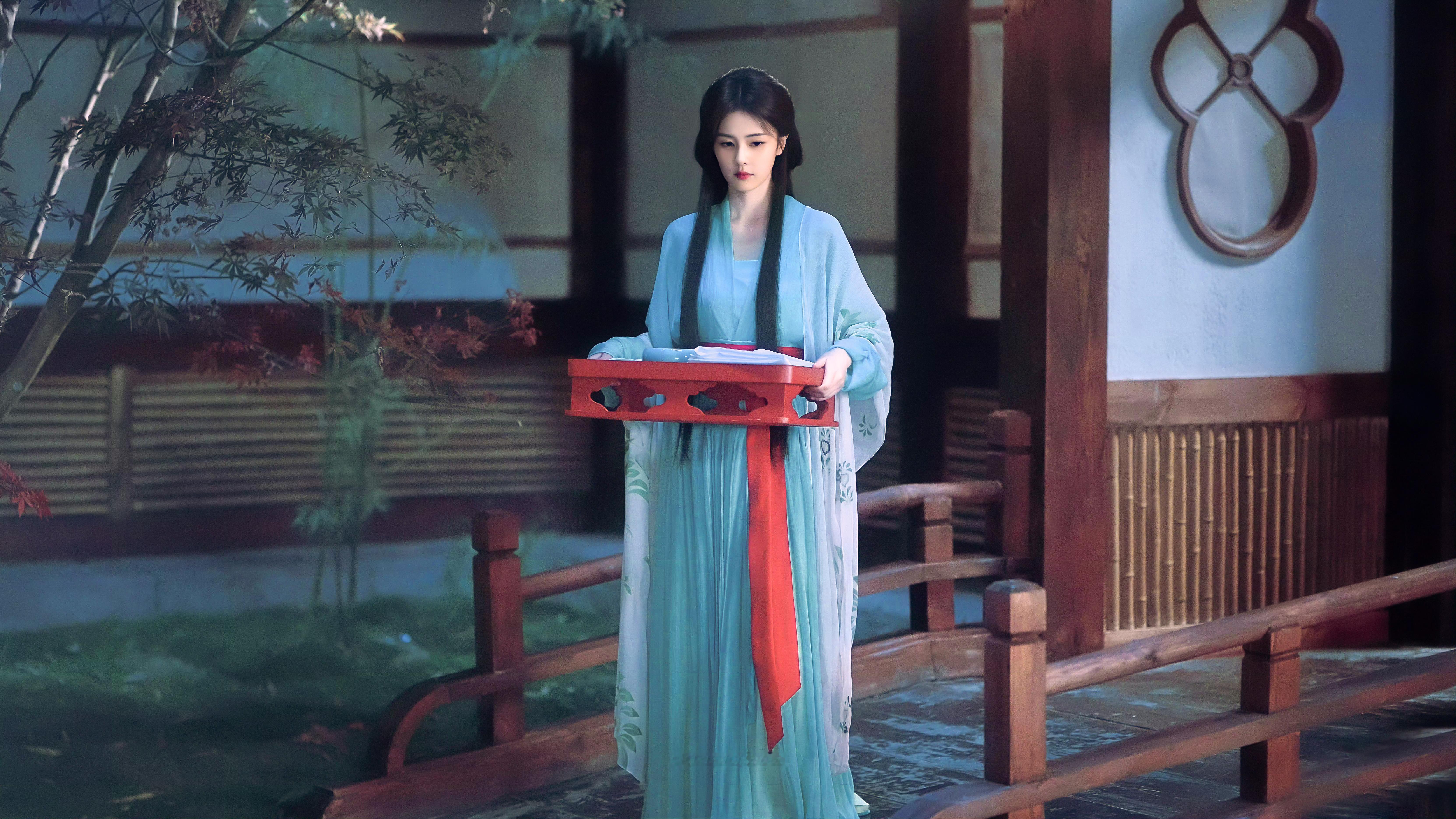叶璃瘦弱的状态太美妙了，一种病态但是飘飘欲坠的圣女感 