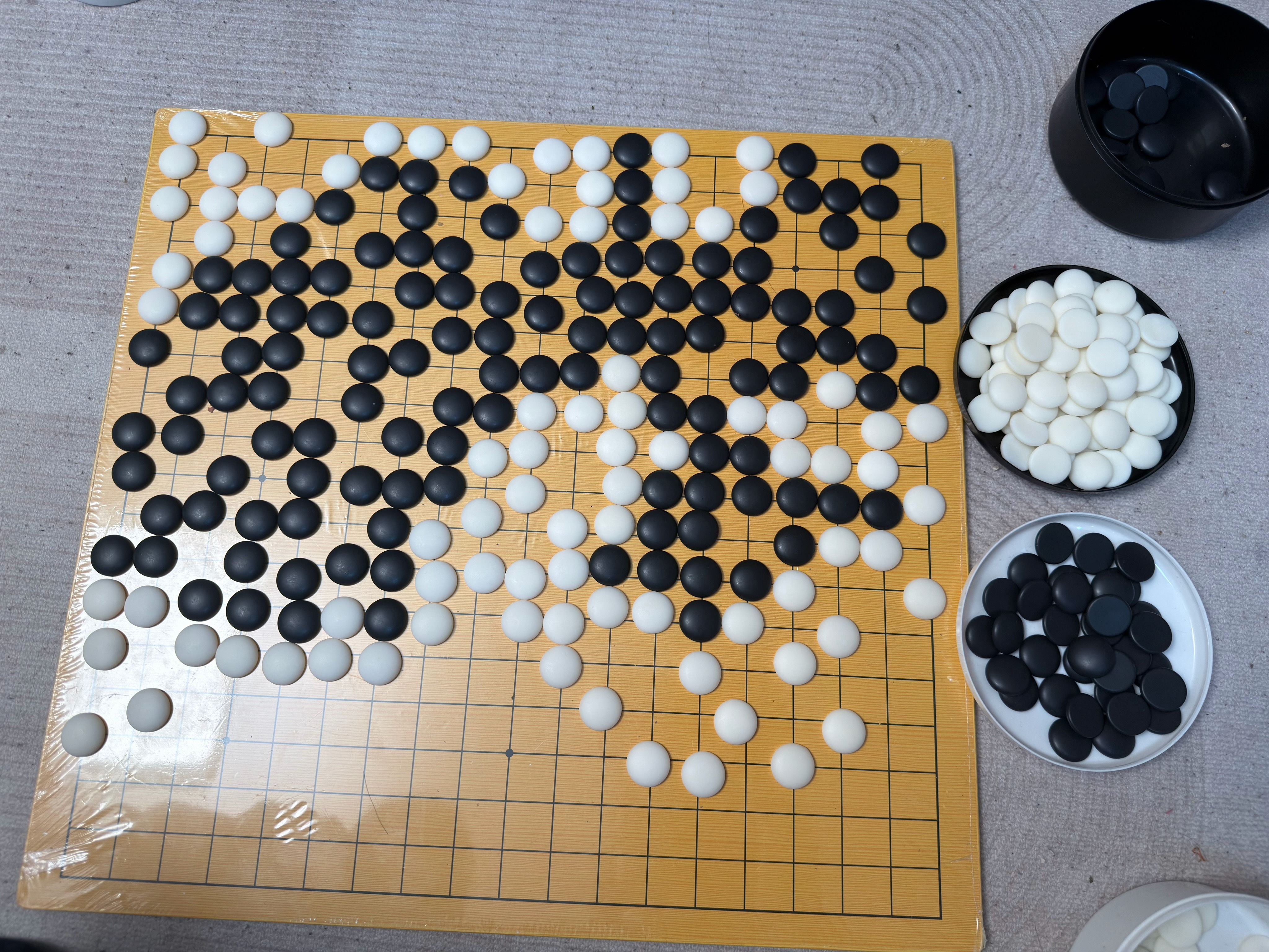 火箭黑子，我白子，我根本下不过他这棋下的我火气大，真的好想揍他一顿，不带这么欺负