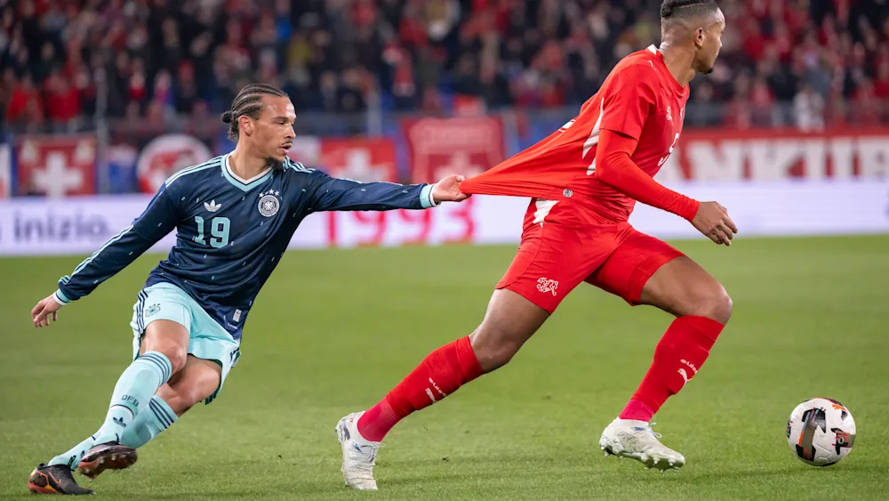 萨内表现引发争议，德国队主帅纳格尔斯曼选择保护球员。萨内去年夏天离开拜仁加盟了土