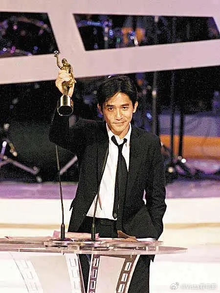 以前扮丑是真的扮丑说起“扮丑”，想起来了《东成西就》里梁朝伟的香肠嘴扮相，和现在