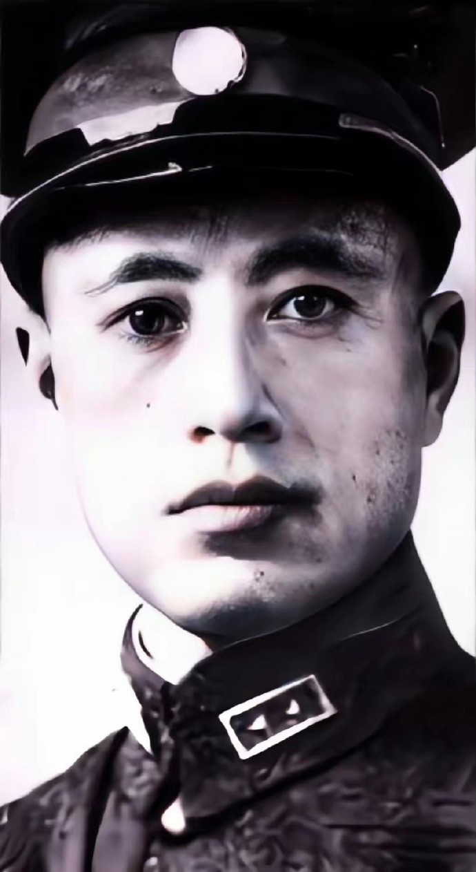 莫德宏，抗日名将，台儿庄一战成名，曾击毙日军大将，他对日军从不手软。他一人砍掉1