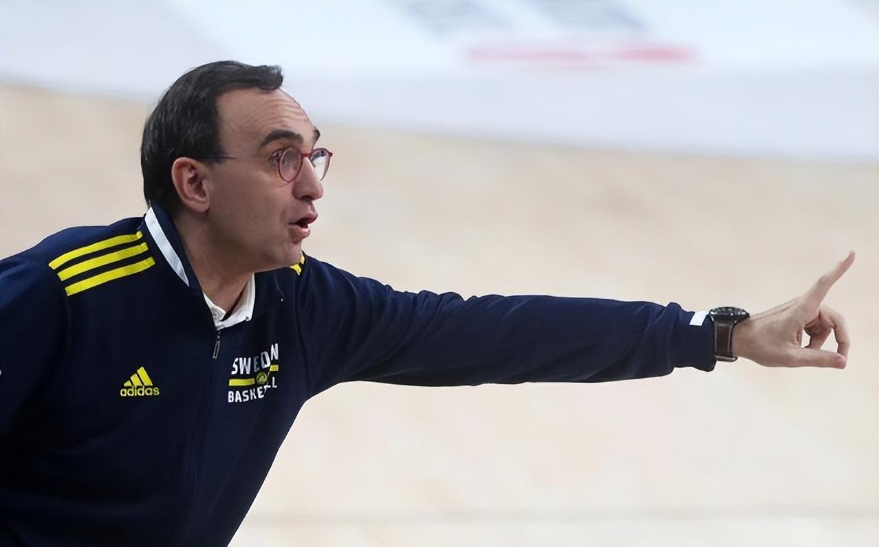 辽篮赢四川一希望重新在辽篮球迷的脸上浮现！
虽然，四川是常规赛一场不胜的球队，但