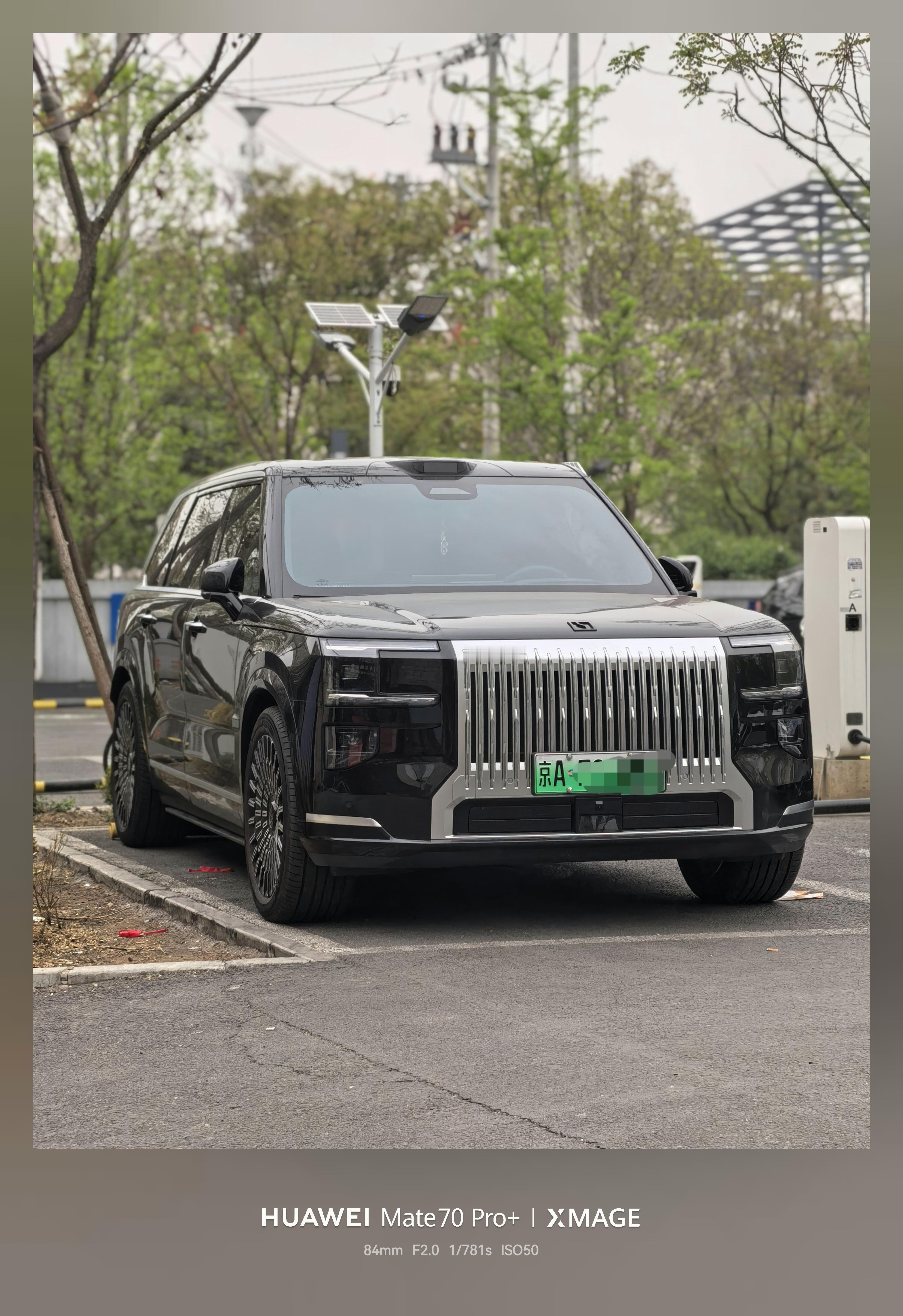 早～ 早上来充电碰到湾区库里南，帅的一批 