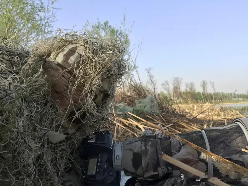 美乌谈判现场2名狙击手屋顶自拍 12月14日美乌在德国柏林会谈，这可是大事，泽连