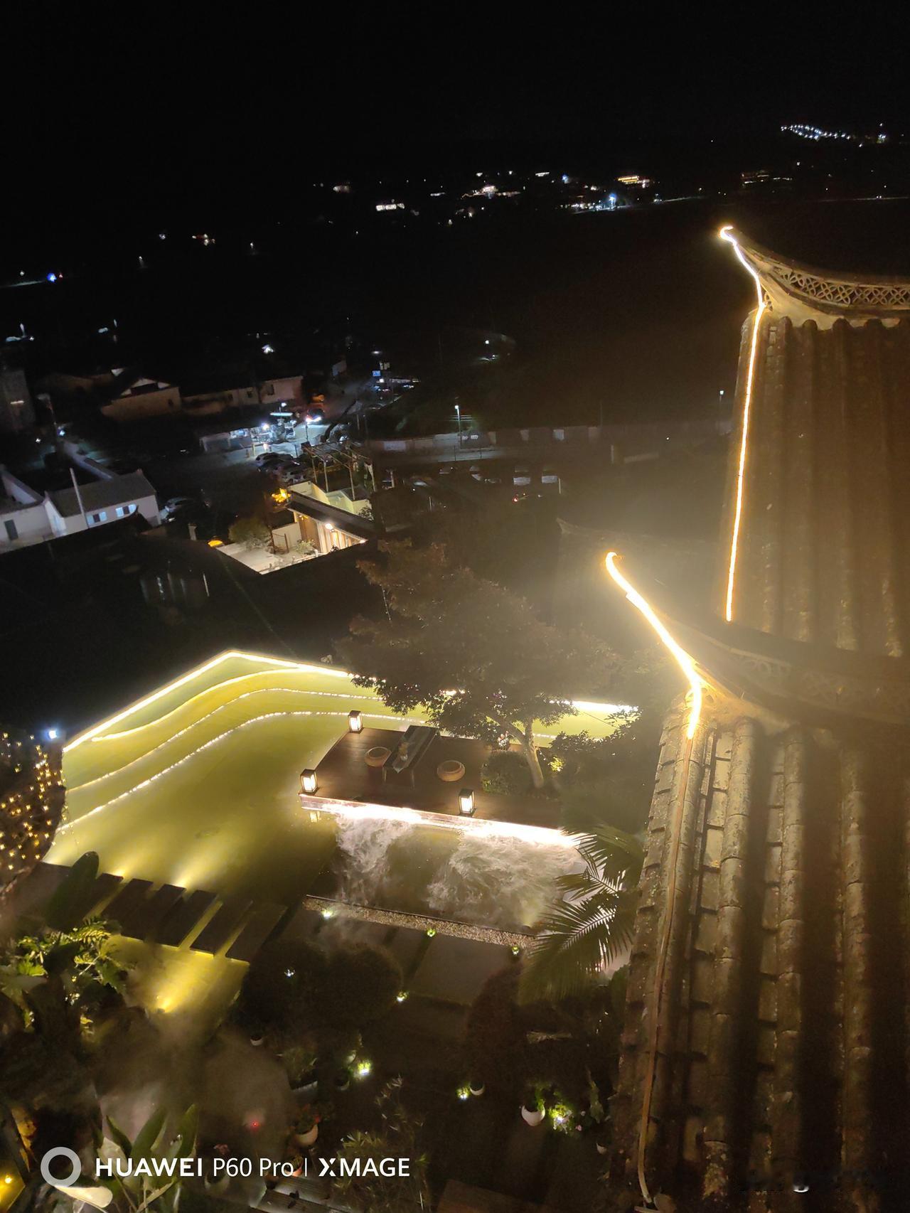 求下联：？
 烈酒徒添鬓角霜