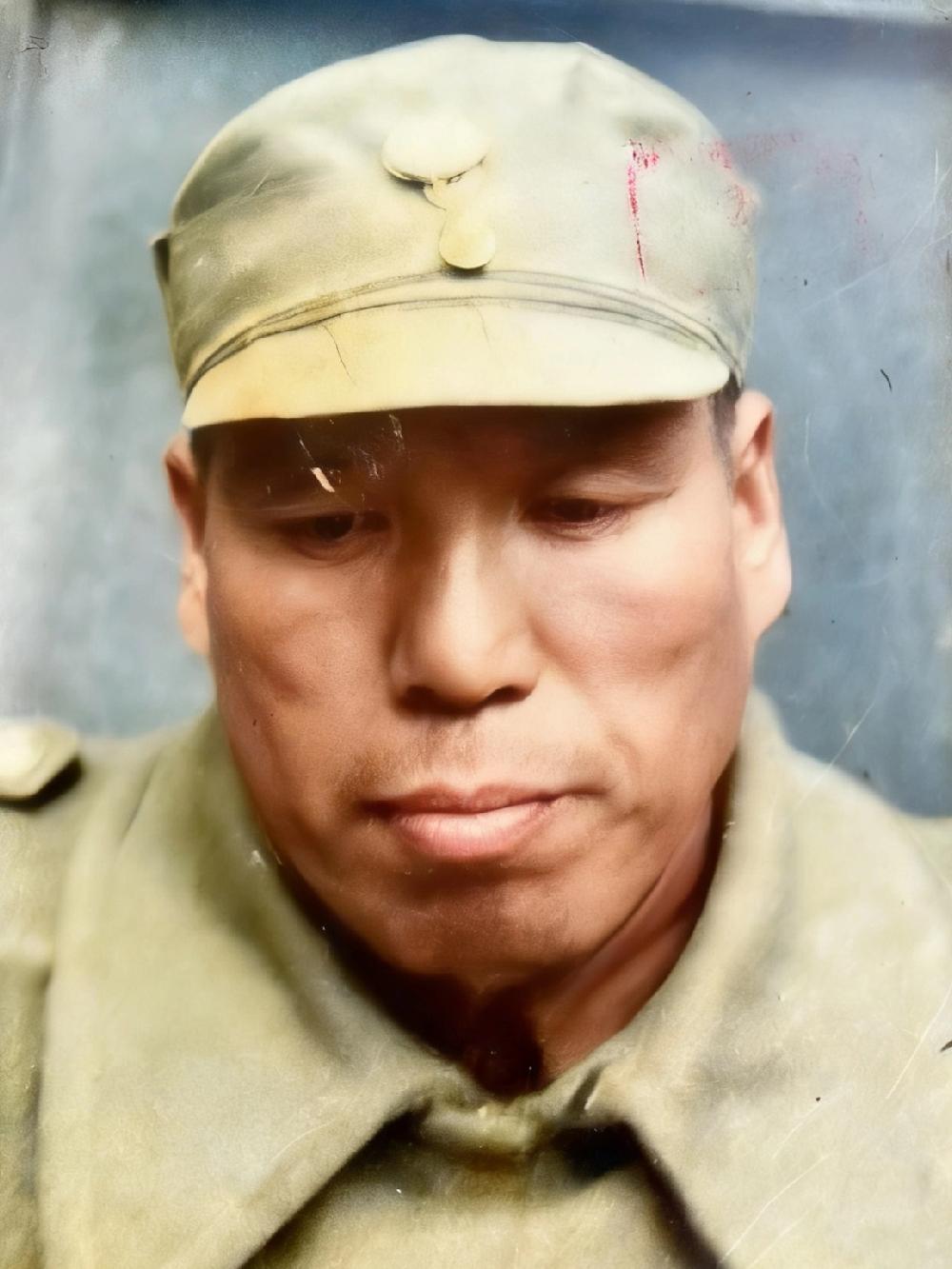 1949年，阎锡山的心腹爱将，副军长娄福生被俘时，一张罕见的留影，从照片中我们可