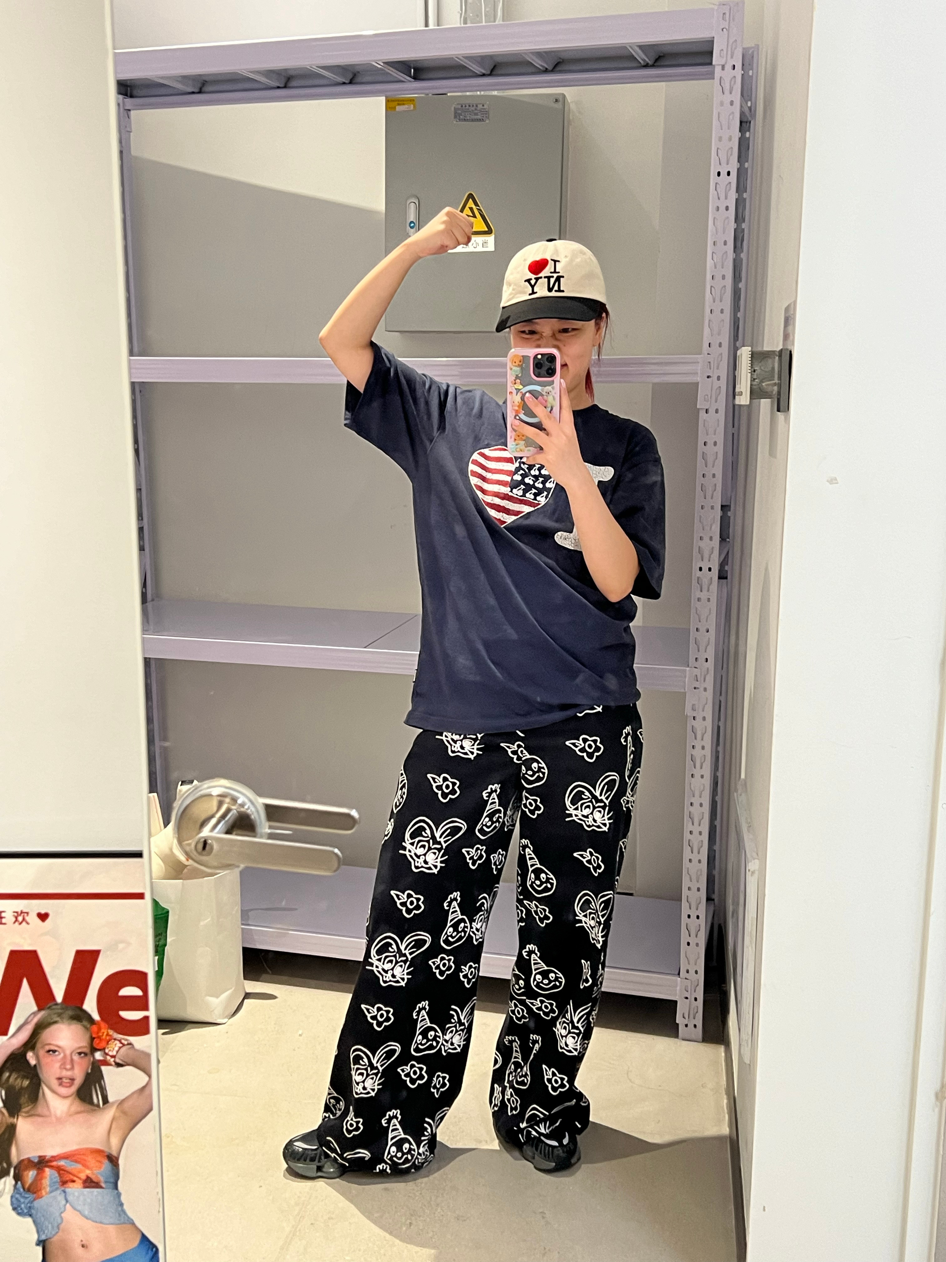 昨天落地成都，晚上22:00之后深夜进场搭建❤️搞到快凌晨3点差不多结束连轴转累