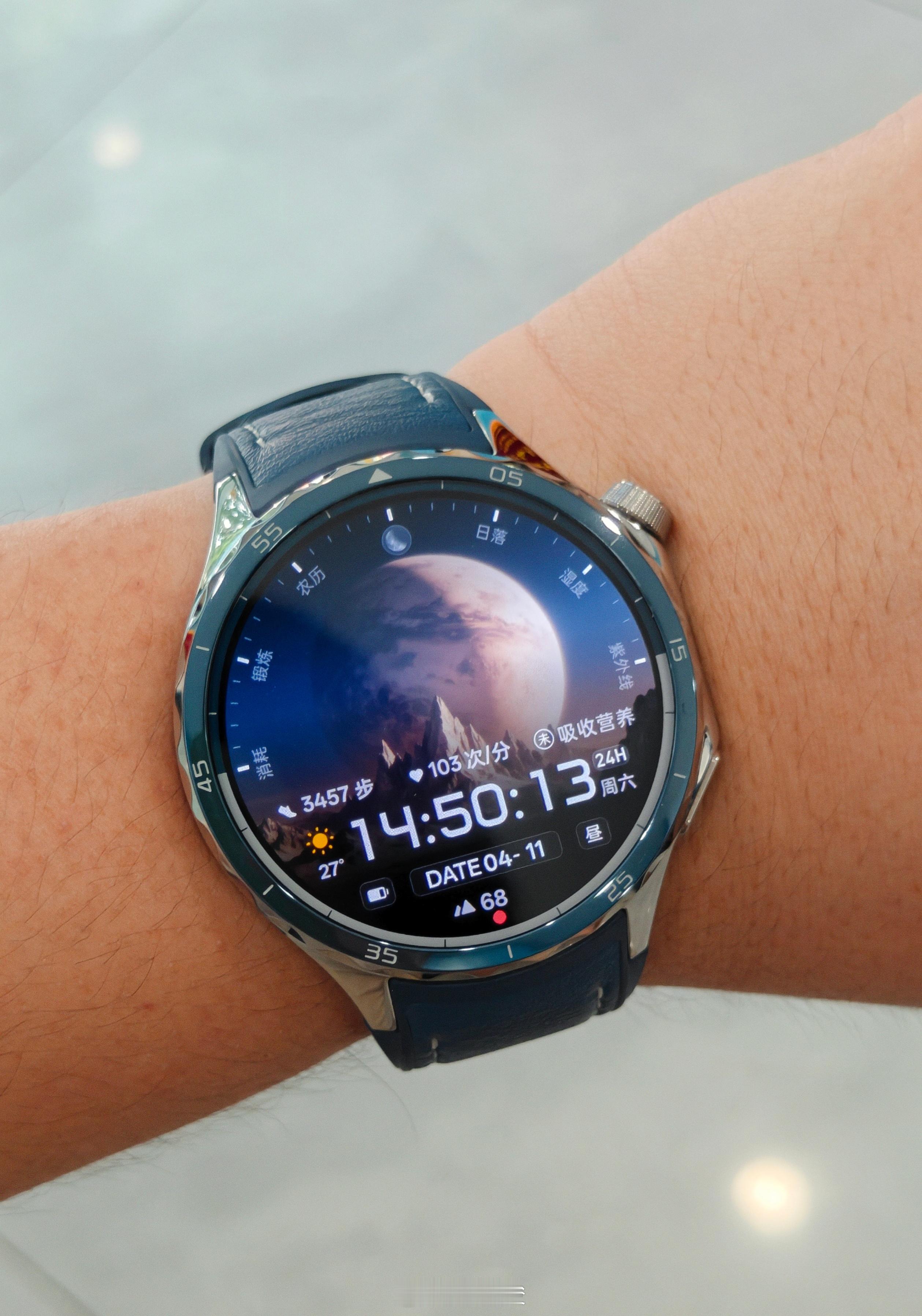 这套新表盘还是有点帅 