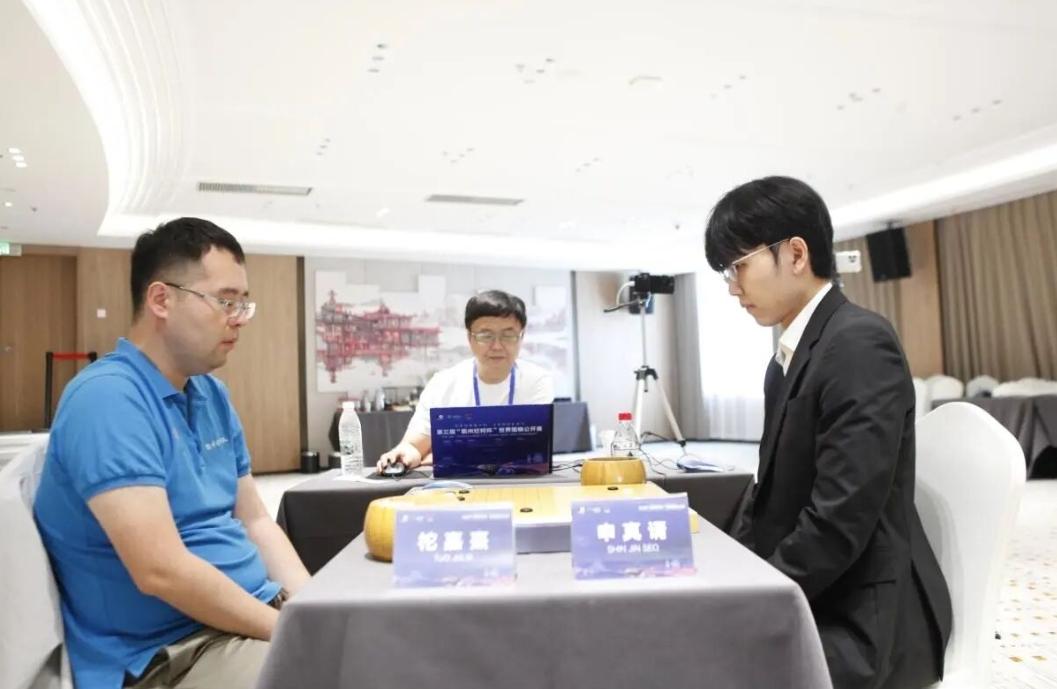 烂柯杯八强战~爆炸性新闻内幕？


第3届衢州烂柯杯世界围棋公开赛紧张的八强战现