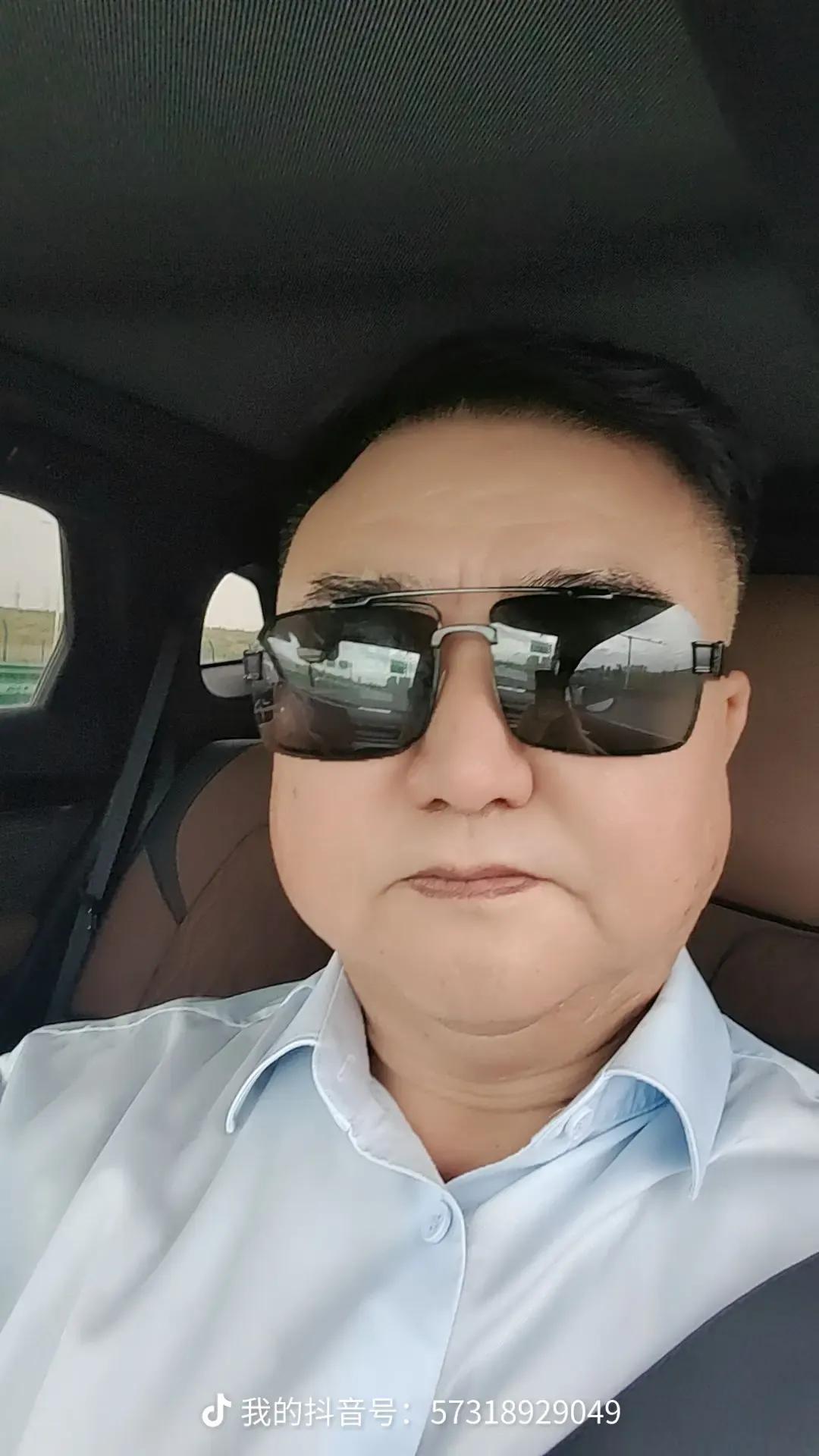 人，一定要悟透自己。
知人者智，自知者明。
有人曾说：“自知之明是最难得的知识。