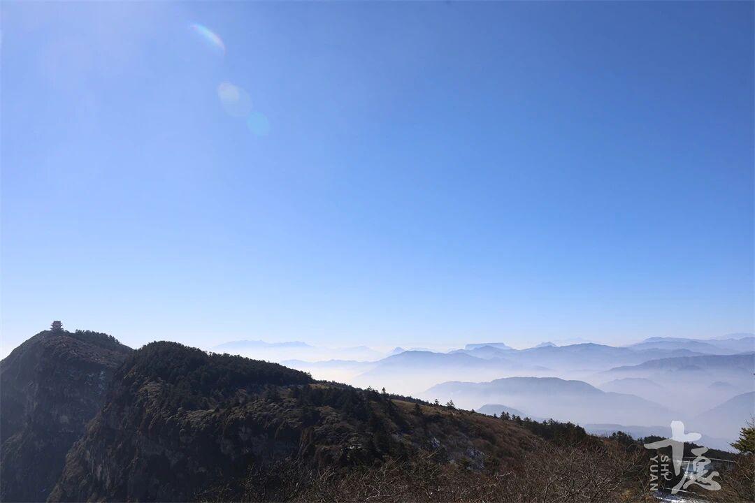 所谓功德:功是功夫，德是德行。
功德就是度人助人的功夫和为人处事的德行。
增加功