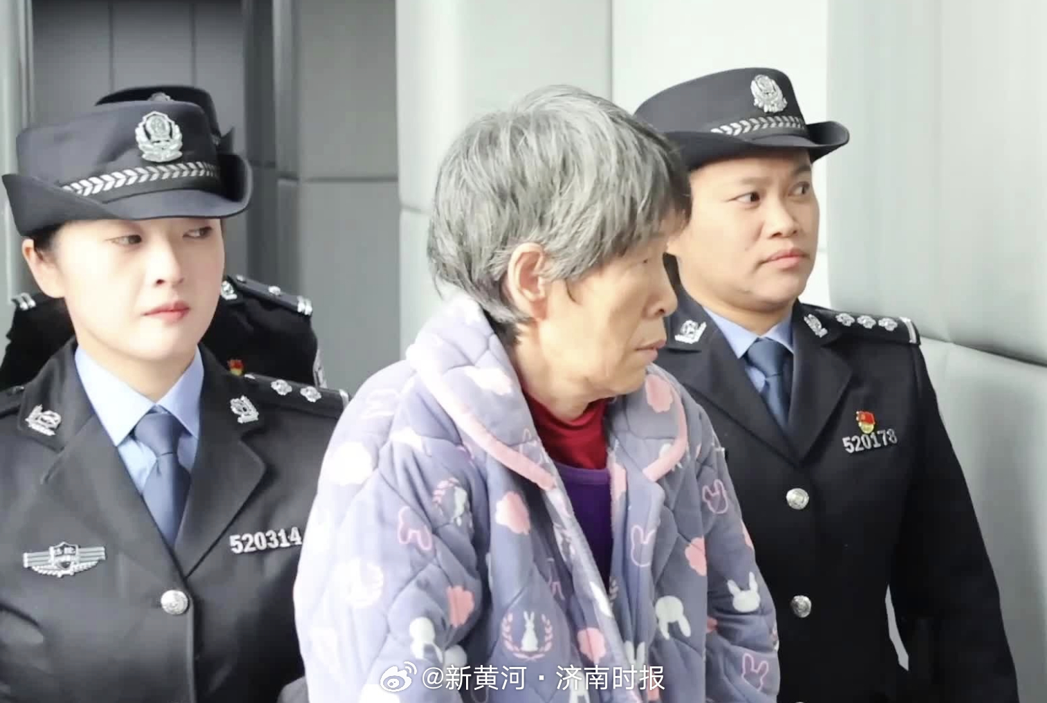 【#余华英丈夫获刑16年半#】10月26日，记者从被拐者李聪的生母卿素华处获悉，