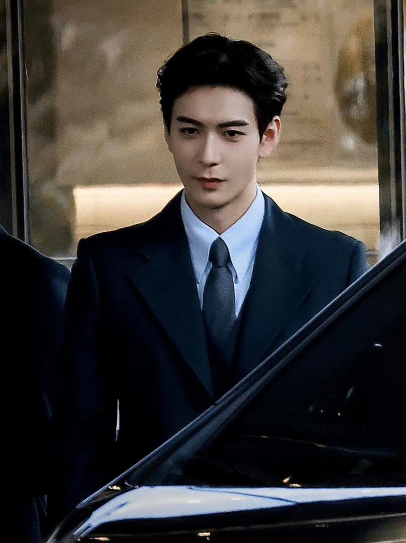 大家不觉得陈星旭的这种长相很周正标准的浓颜，简直不要太帅，性张力满满陈星旭｜ 