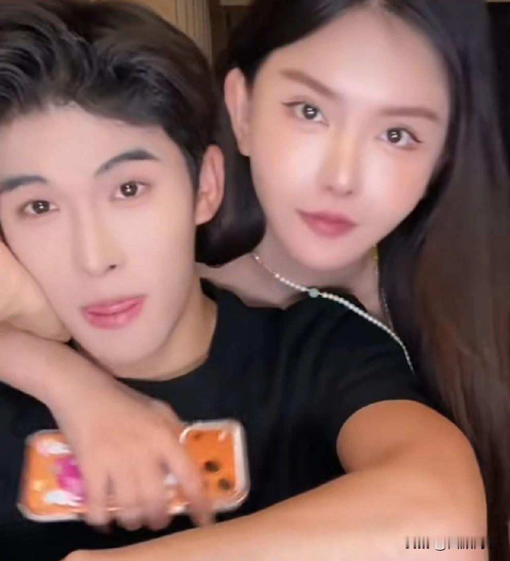 韩安冉与宋浩然和好，并且合体直播！

         韩安冉宋浩然和好合体直播