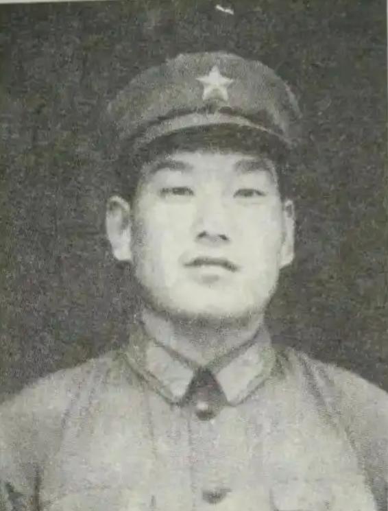 2013年，退伍老兵韩维民，背了个简单的包袱，就往云南麻栗坡烈士陵园赶。

他这