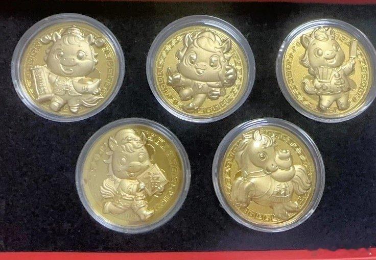 马上过年了，给铁粉和金粉以上准备了一些小礼物，统一年后发货，今天铁粉抽五套马上有