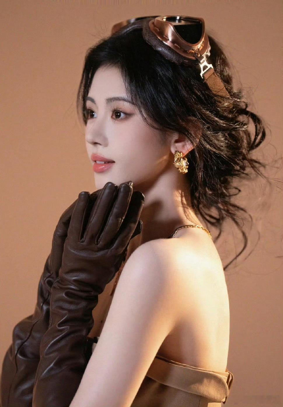 鞠婧祎代言BOLON眼镜，等官宣，