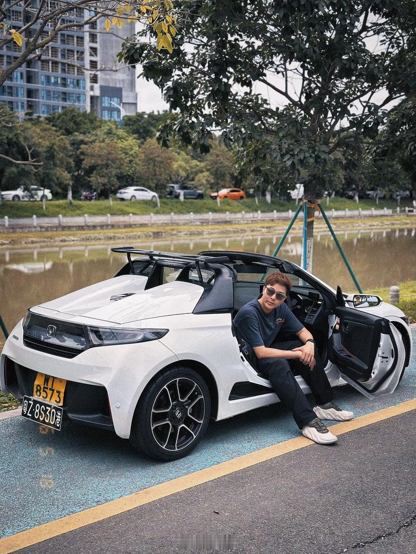 作为K-car的拥趸，K-car跑车这个品类一直是我认为最冲突的，本身k-car