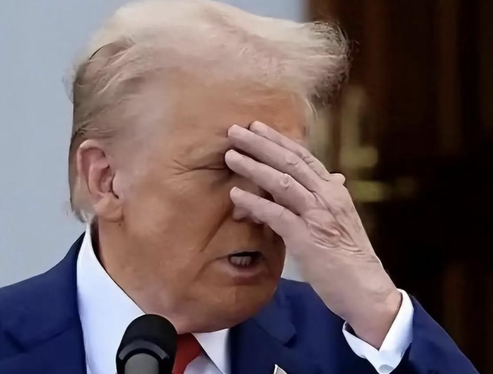 就在刚才，
美女国宣布


美国联邦停摆了！第35天了，平了历史最长纪录！

美