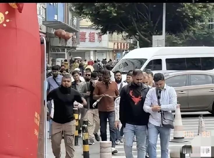 签证难，不是谁针对谁，是两边都踩了刹车

广州曾查出多名印度人用旅游签打工，中方