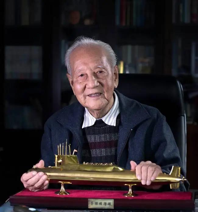1988年，“中国核潜艇之父”黄旭华，在工作之余，顺道回了趟老家。谁知，95岁的