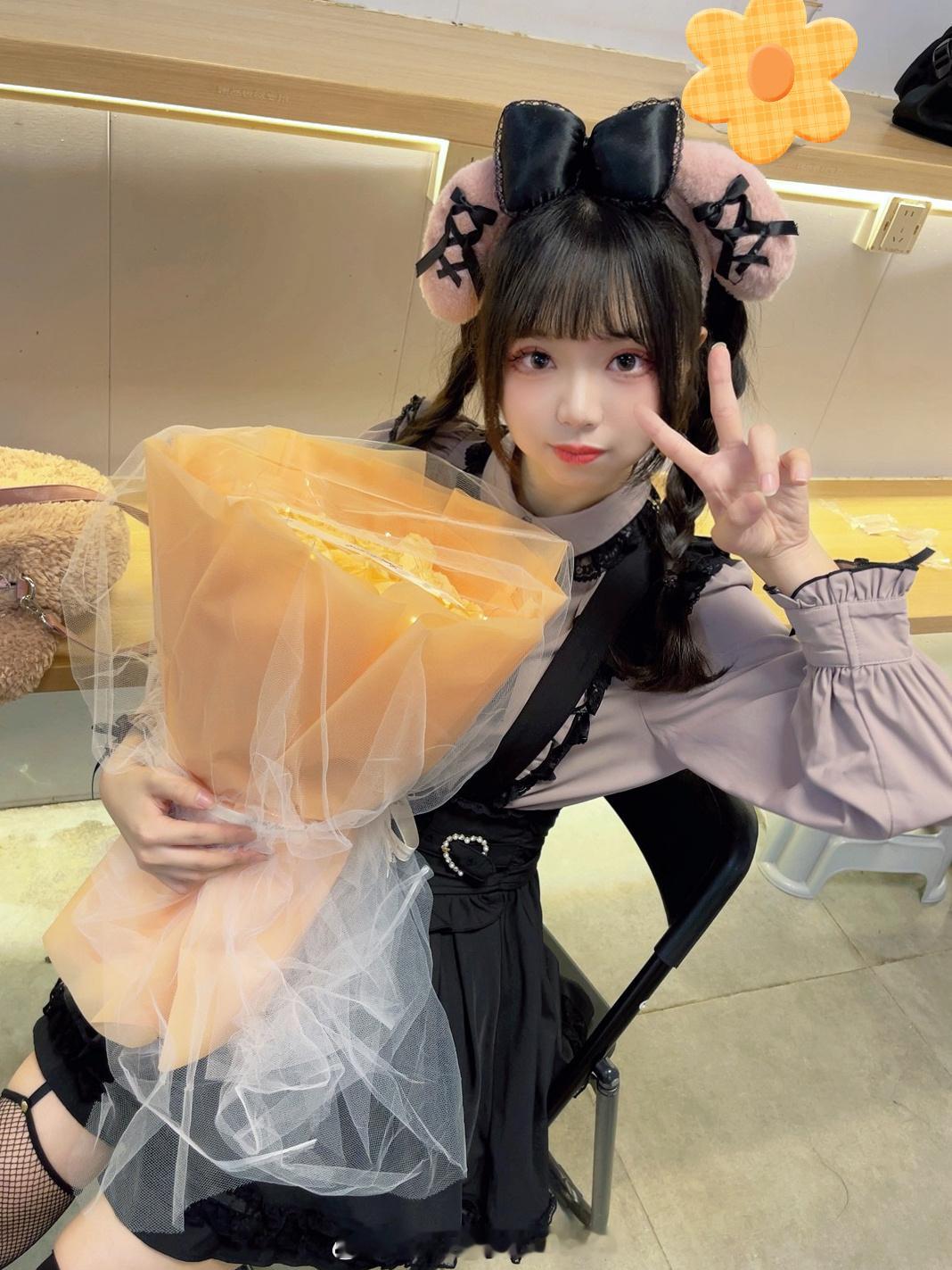 滴泪女收到漂亮的金色花花！幸せ💛#兜系少女[超话]#  ​​​