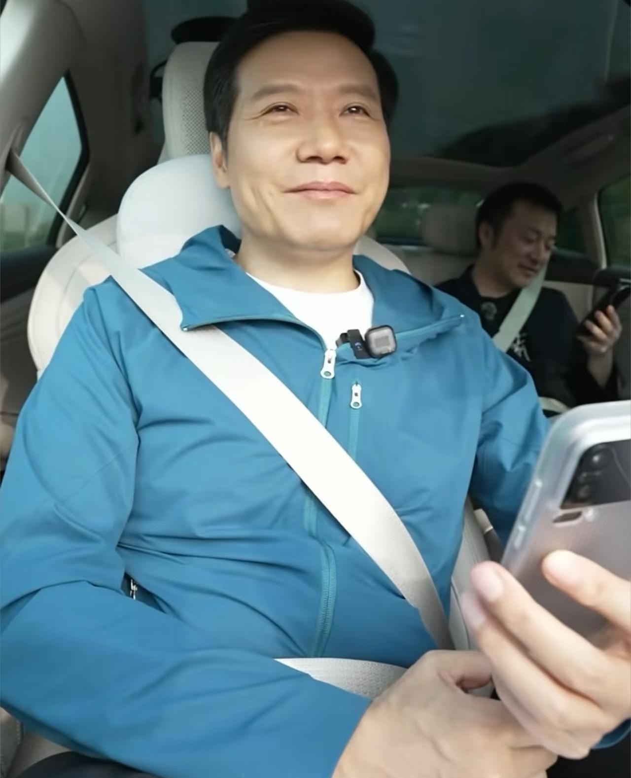 我还在被窝，千亿总裁都出发在路上了
早上六点半就出发了，雷军都这么拼，一大早直播