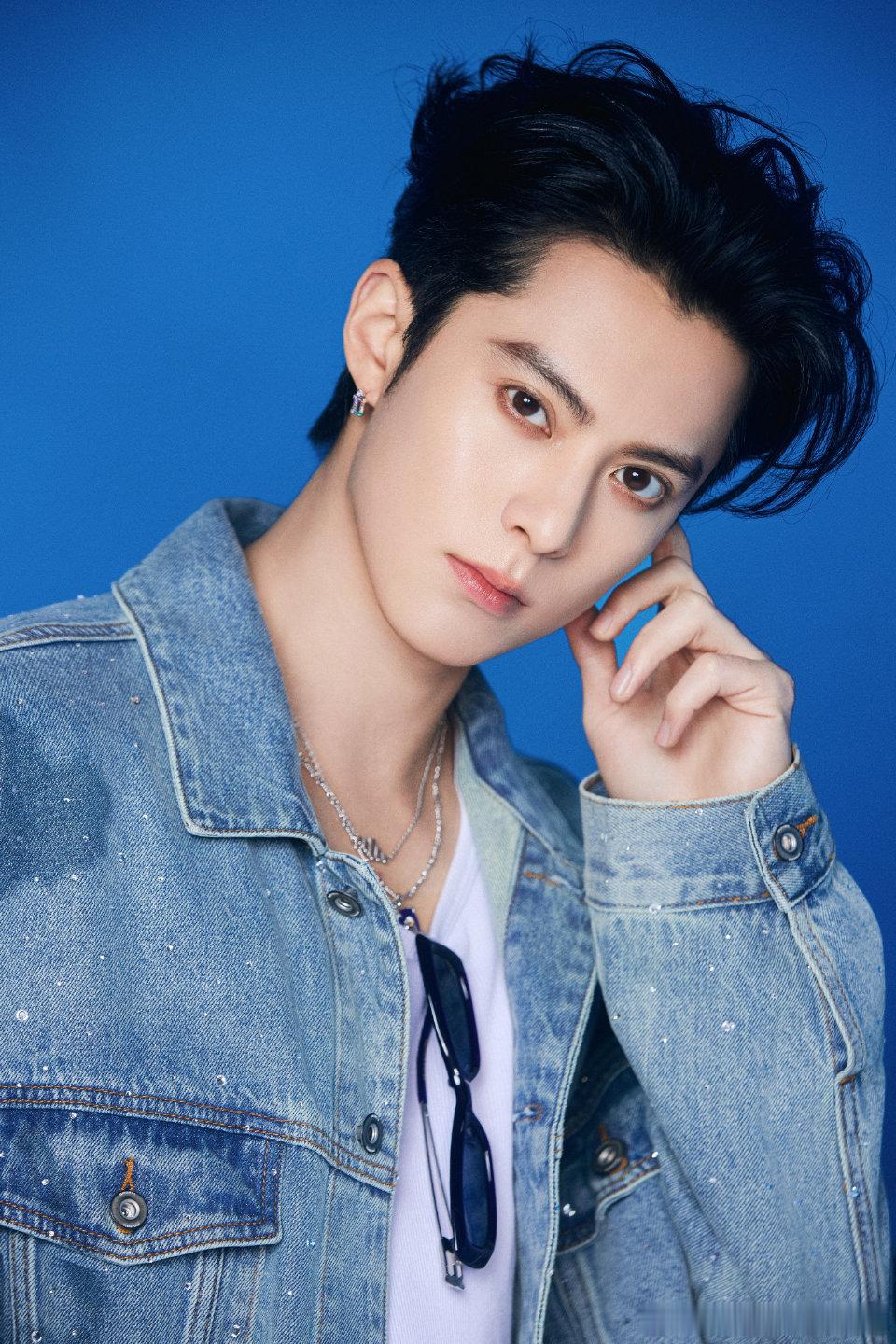 王鹤棣今晚直播造型，盛世美颜无需多言[舔屏] ​​​