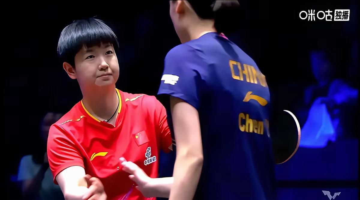 莎莎的目光：
欣慰
鼓励
思考
其价值究竟有几何？

读懂了莎莎
便读懂了陈熠